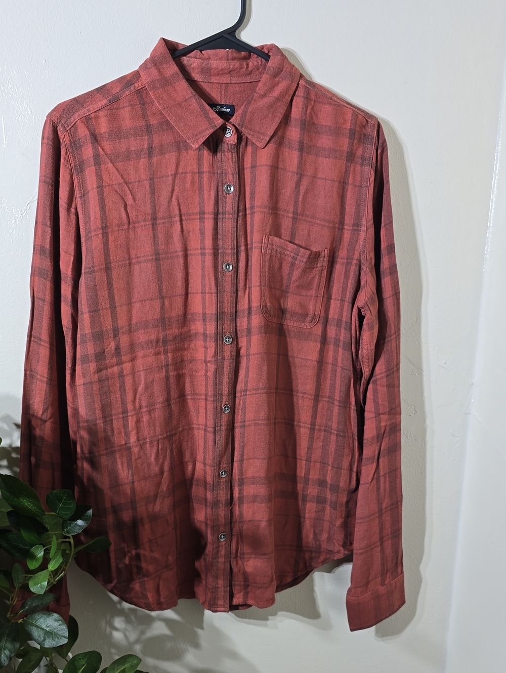 Men's Long-Sleeve Plaid Button-Down Long Sleeve Shirt Size Small NWT